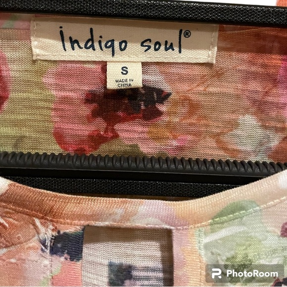 Indigo Soul Layered Floral Pattern short sleeve top - Picture 5 of 6